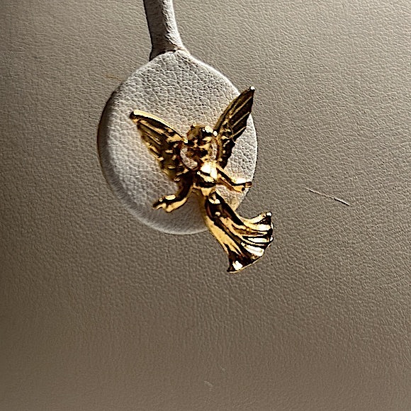 Angel Pin 👼 - Picture 2 of 5